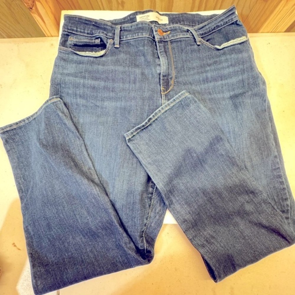 Signature by Levi Strauss Mid Rise Slim Simply Stretch Jeans Women 34”W 30”L